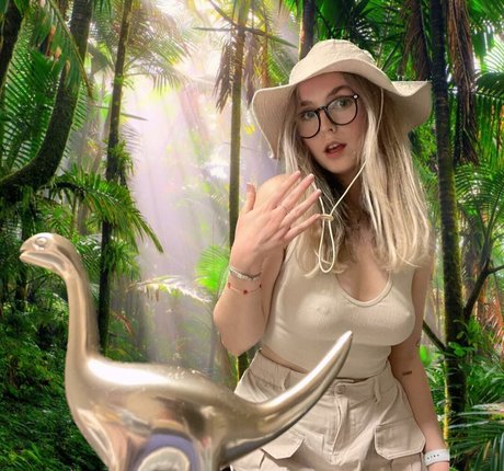 Millllievanillllie art model pics