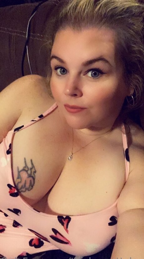 thicknprettybrefree naked model picture