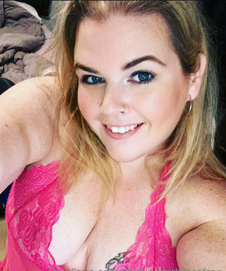 thicknprettybrefree hot model photo