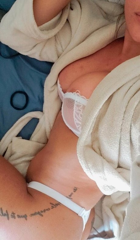 Janairla Barreto sexy star img