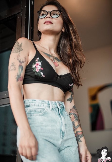 Jeeh Suicide model pretty archive