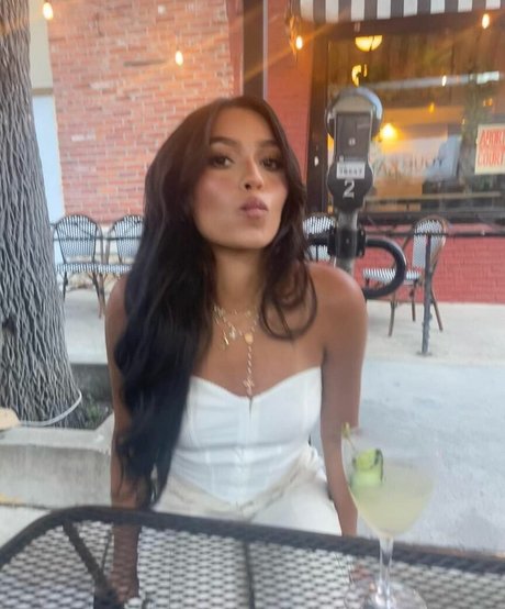 Italia Bradley model sex archive