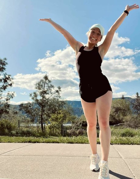 Olivia RumIey naked model pic