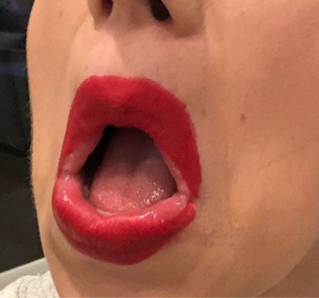 Colleen Ballinger hot actress image