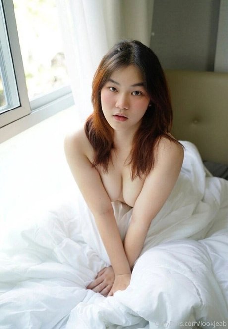 Lookjeab model adult image