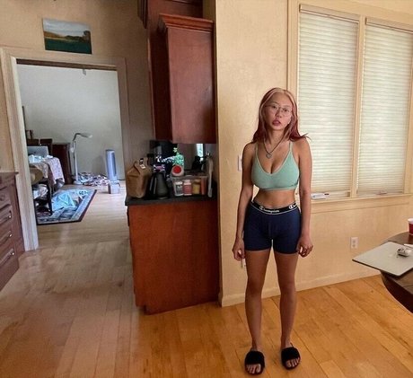 hollyliangg pornstar hd pic
