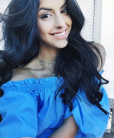 Sarah Sunita pretty pornstar img