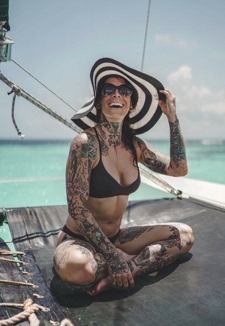 Chloie Jonsson top profile image