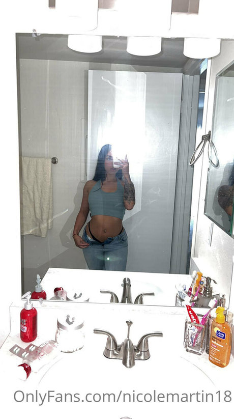 Lilibaby18 pornstar nude image