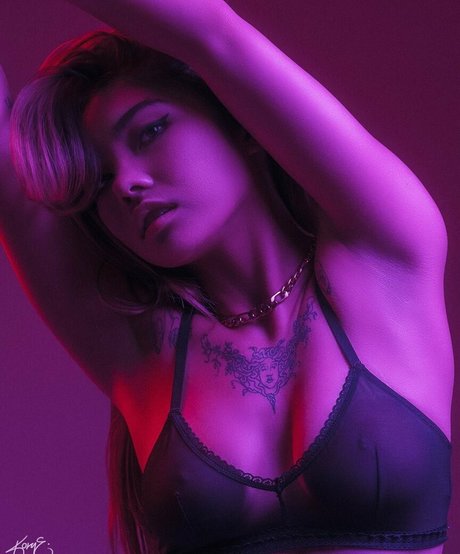 Mikah Tia model hot gallery