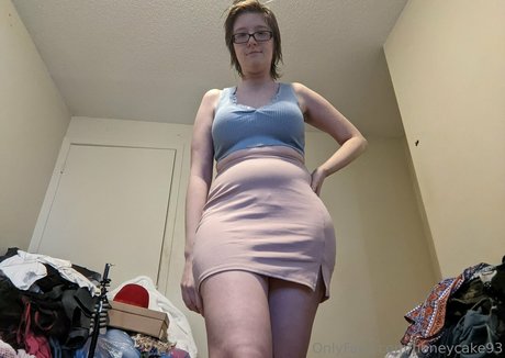 honeycake93 naked actress picture