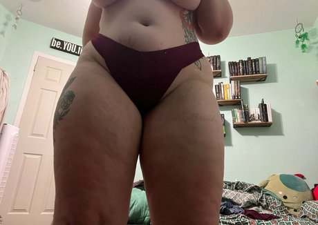 EarthenDruid model nudes picture