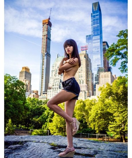 Shirley Liann model erotic photo
