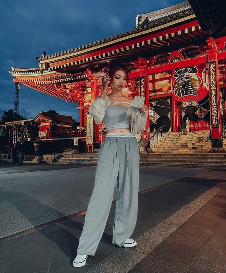 Wanderlustss model perfect images