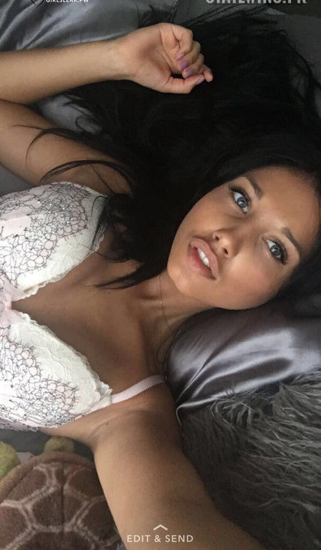 Madelyn Karoub model hot pictures