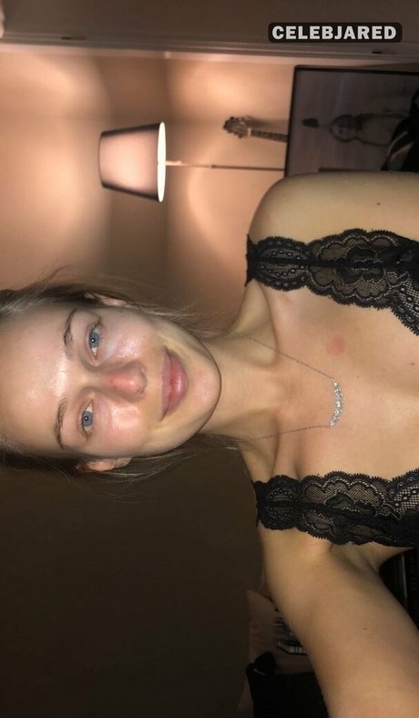 Frederikke Bach star art pic