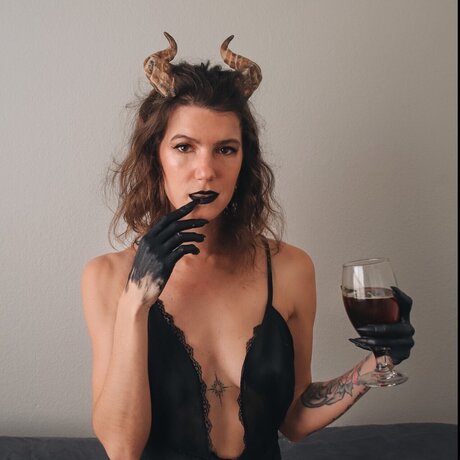 taratea model picture