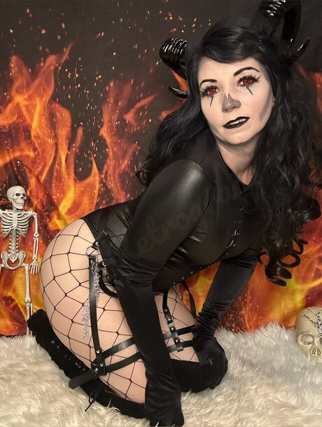 Jade Retrograde porn actress pic