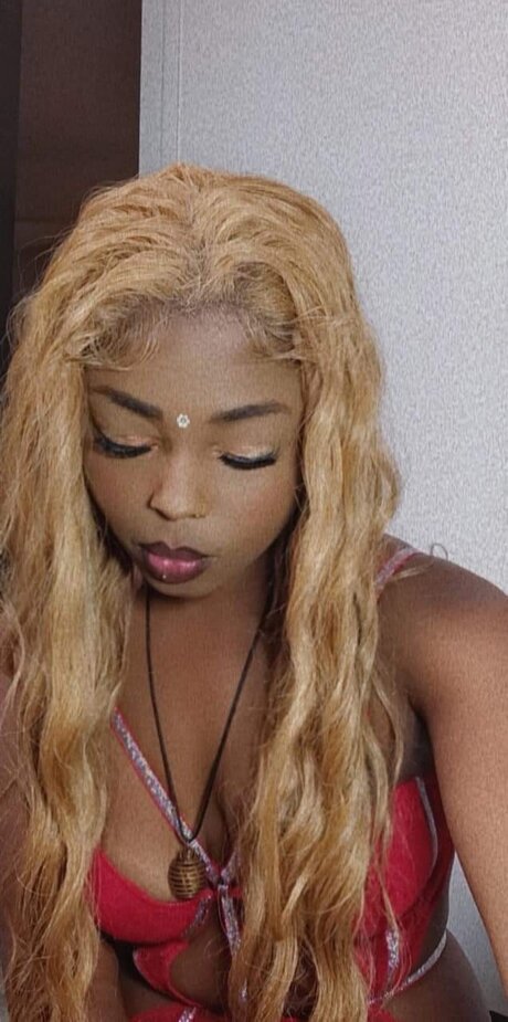 Big Yazza hot model image