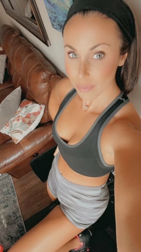 blonde midget onlyfans top pics