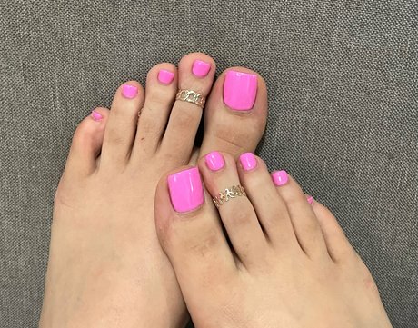anafeetish model high quality pics