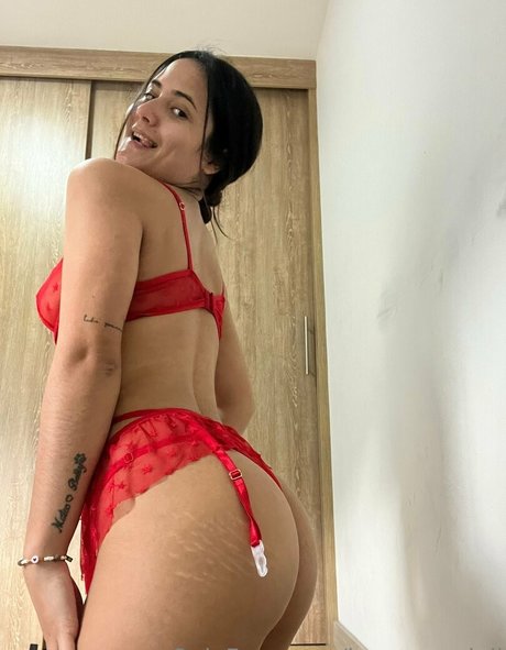 iamqueenjaii naked model image