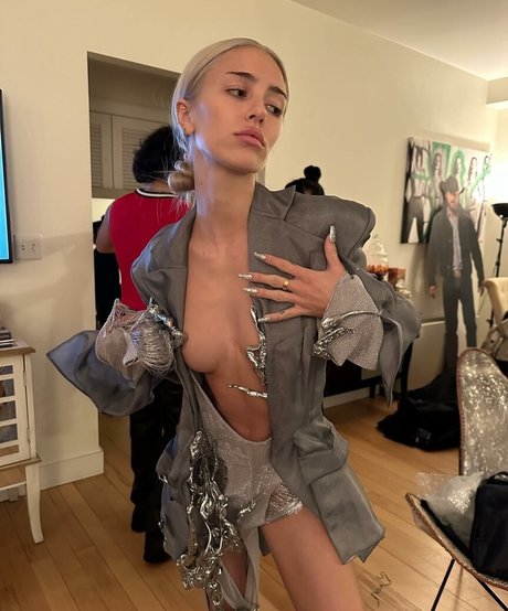 Delilah Belle Hamlin model pretty photos