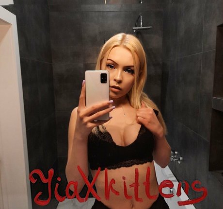 evans feet naked actress image