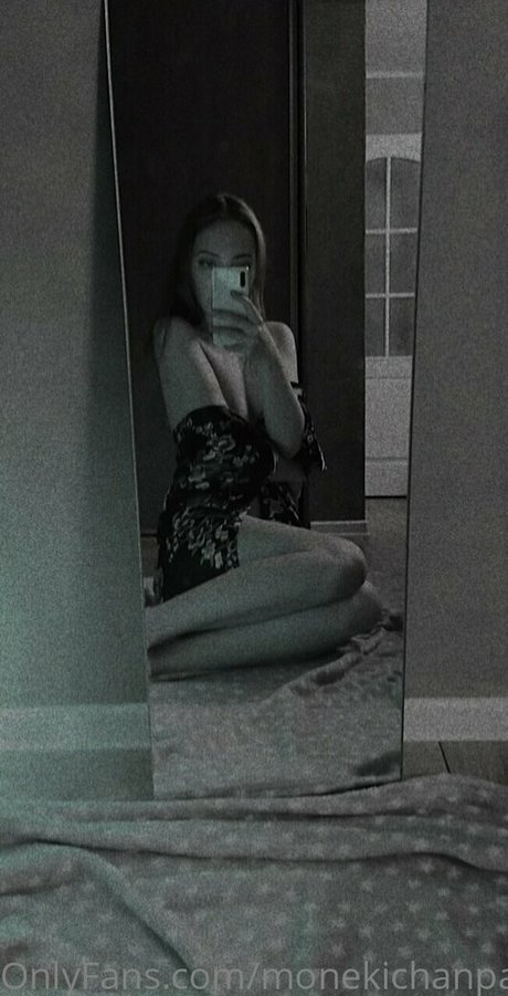 moneki pornographic model galleries