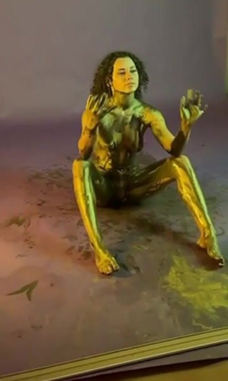 Nude Antilles pretty model images