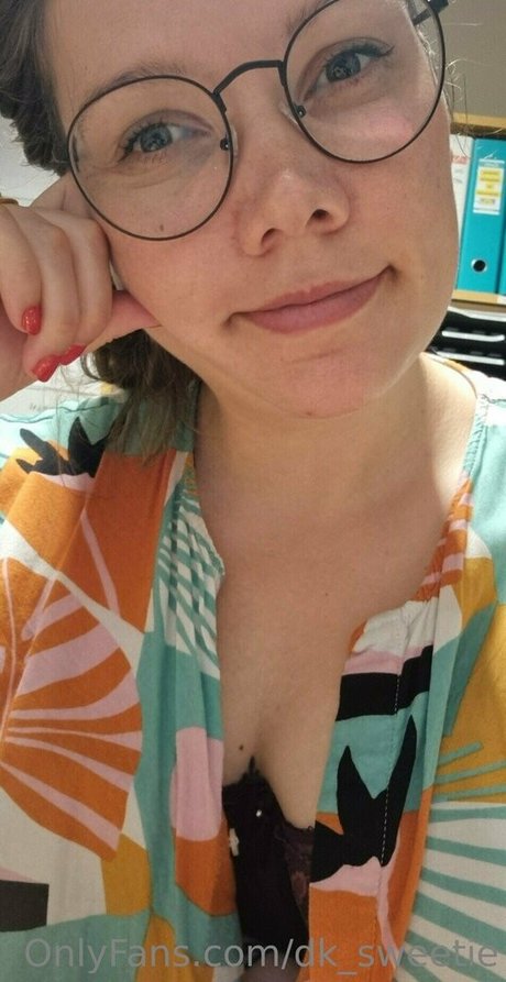 dk sweetie pornstar hot pictures