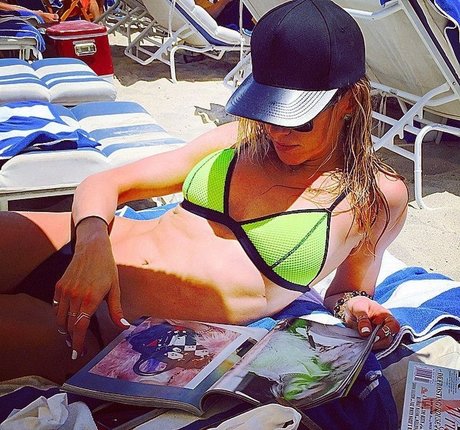 Katie Cassidy model nice img