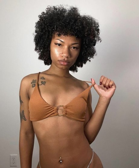 CurlyFryK adult model pics