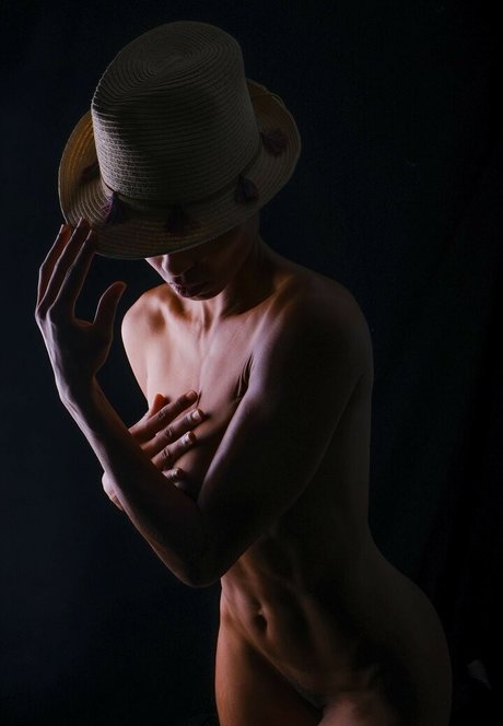 Adjouai star nudes img