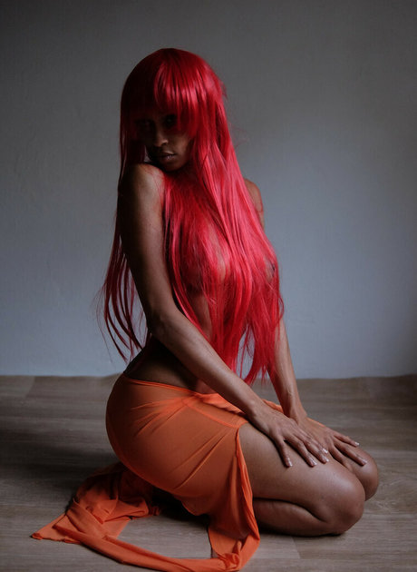 Adjouai model xxx photo