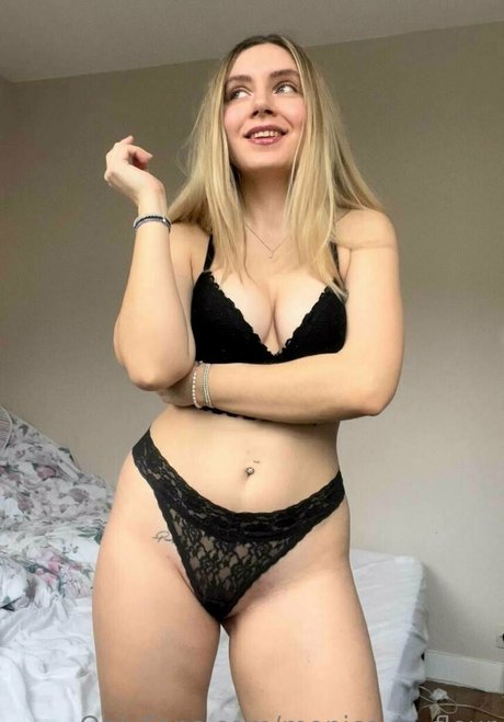 marry strawberry perfect actress photo