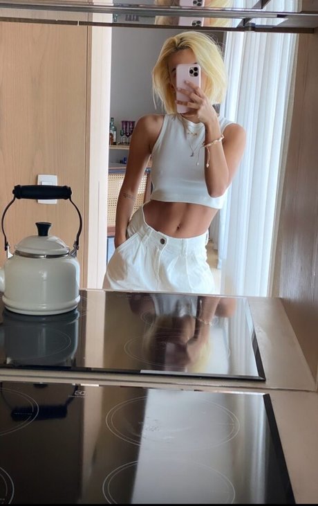 Manu Gavassi pornstar image