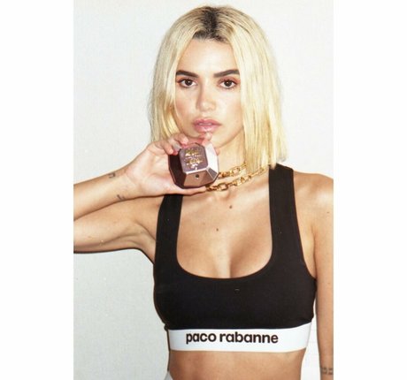 Manu Gavassi porn model archive
