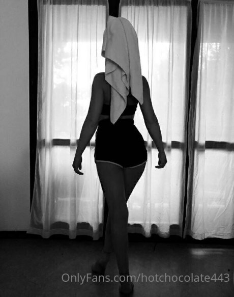hotchocolate443 pornographic model img
