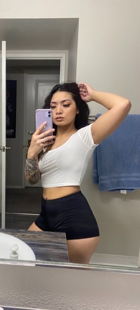 Shyghuirl model nudes picture
