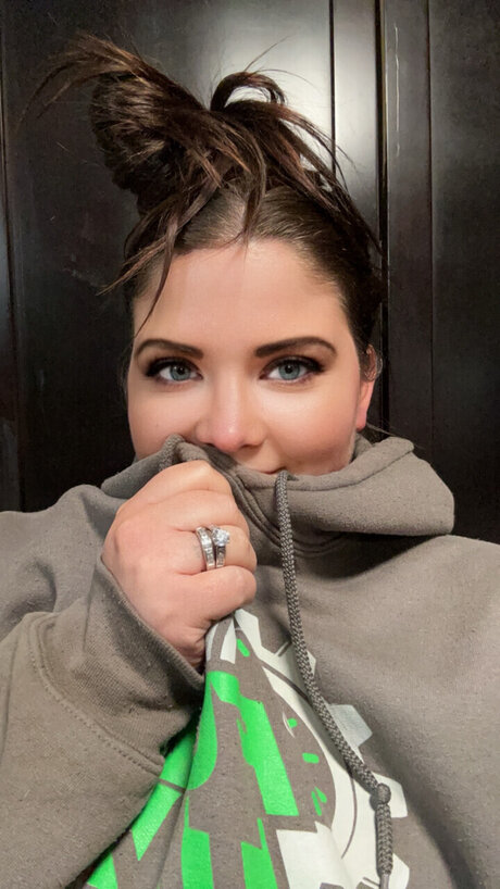Shymomof3VIP pornstar xxx pics