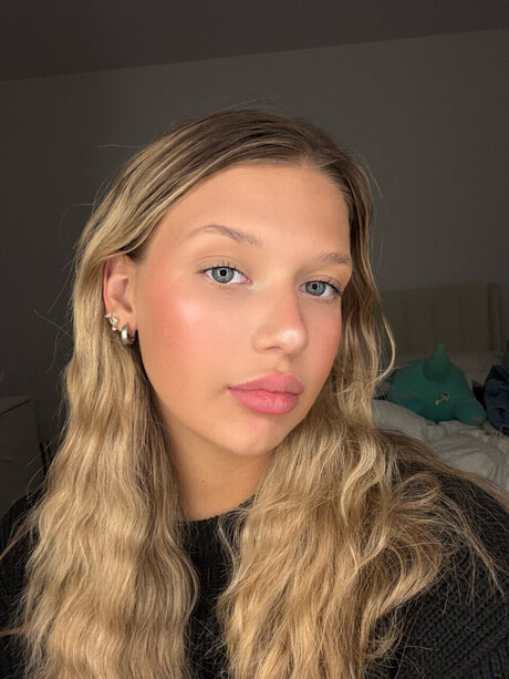 DaphXx model sex pics