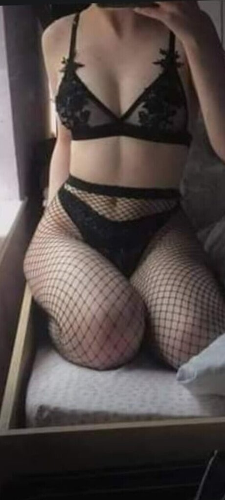 Perlita model nude pictures