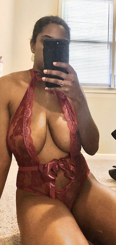 Miss Titty Galore naked pornstar img