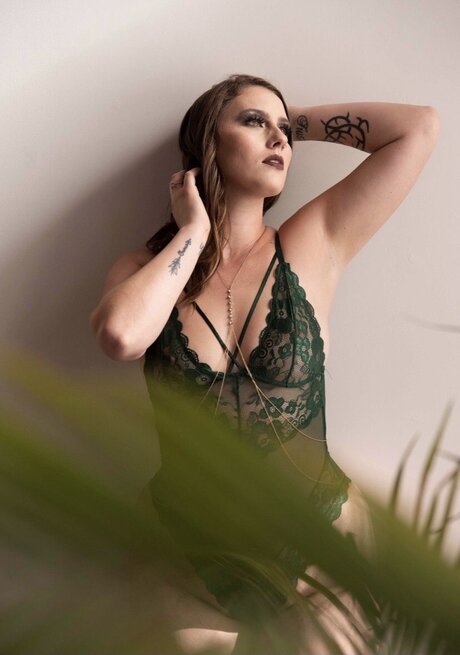 Boudoir Mom Jezz star pretty pics