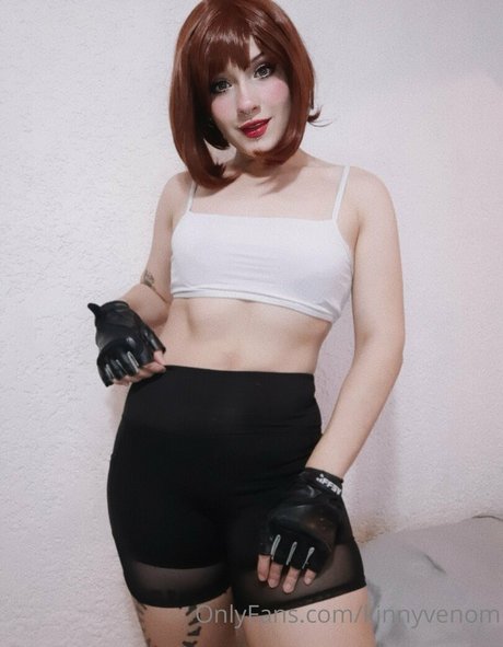kinnyvenom model nudes pics