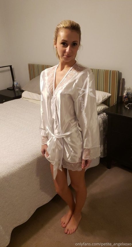 blonde trans onlyfans sexy naked pictures