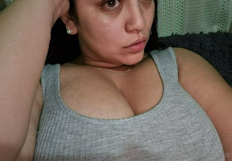 marri hot hot actress pics