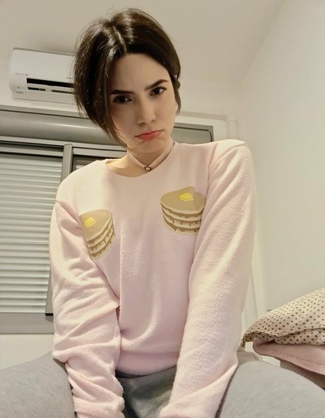 jukacrasoves star nude photo
