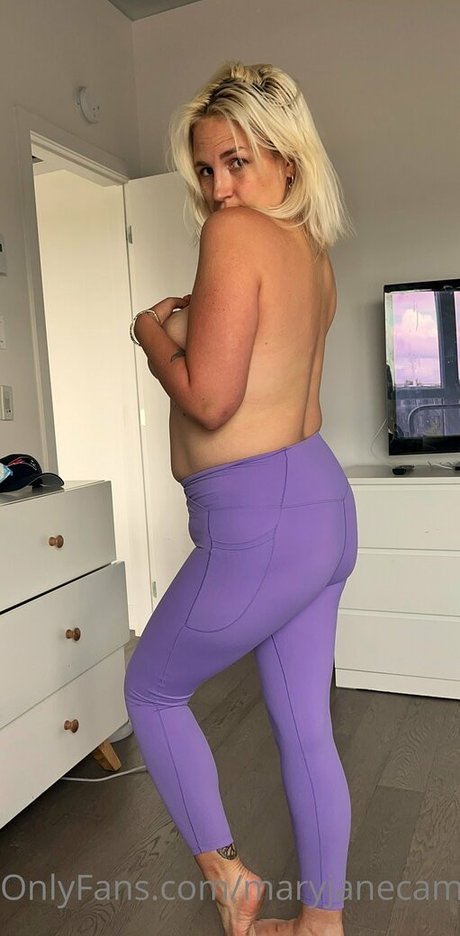maryjanecame model pornographic images